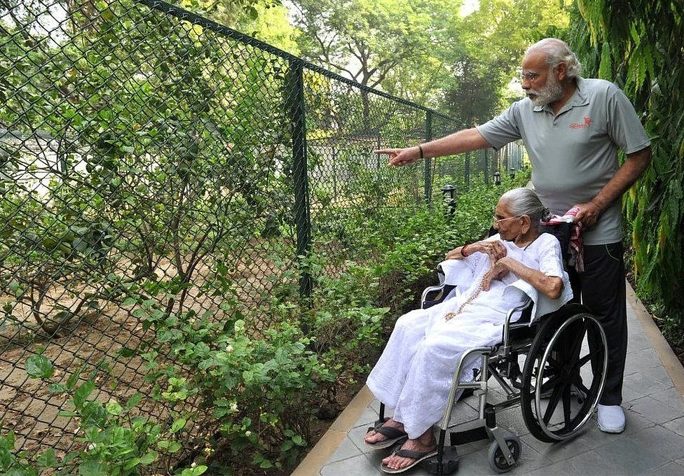 மோடி - ஹீராபென் மோடி