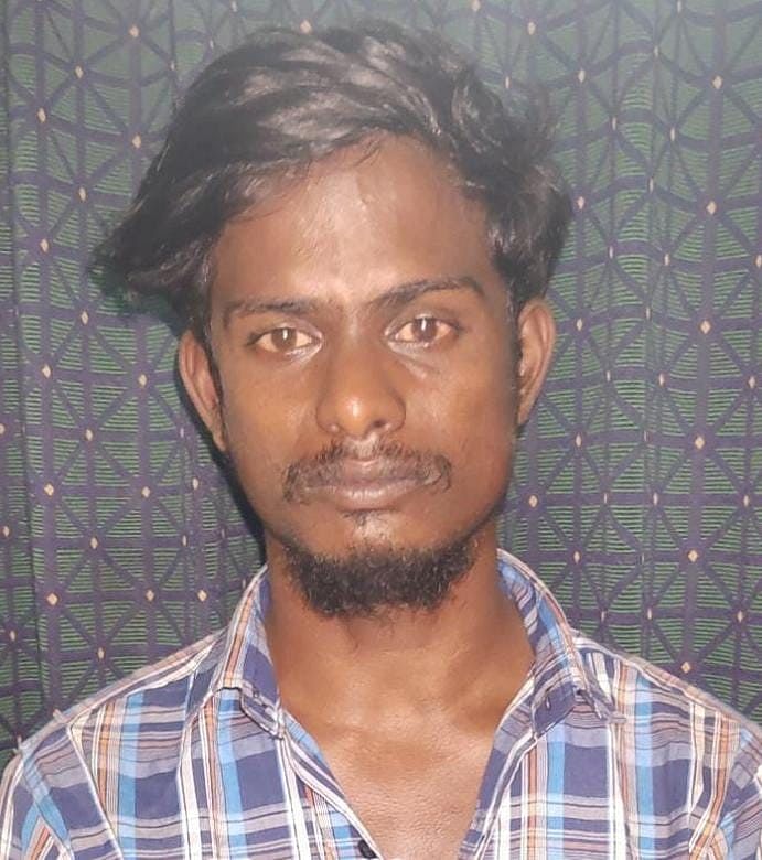 போலீஸாரால் கைதுசெய்யப்பட்ட குற்றவாளி