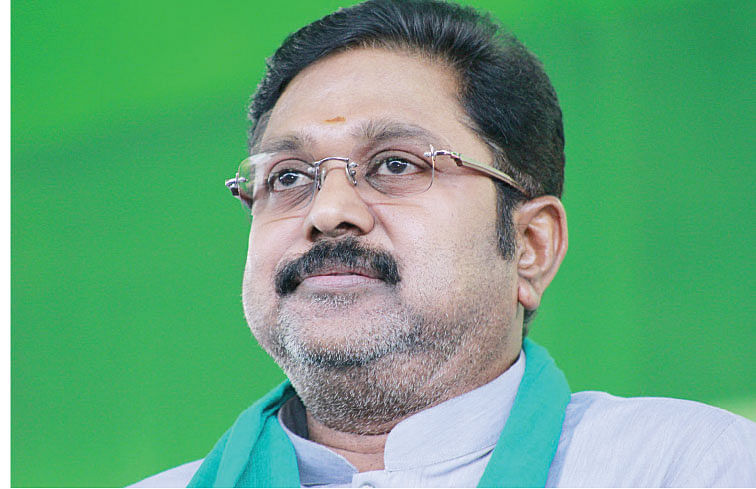 மிஸ்டர் கழுகு: எடப்பாடி - பன்னீரின் போட்டிக்குப் போட்டி கிறிஸ்துமஸ் விழா!