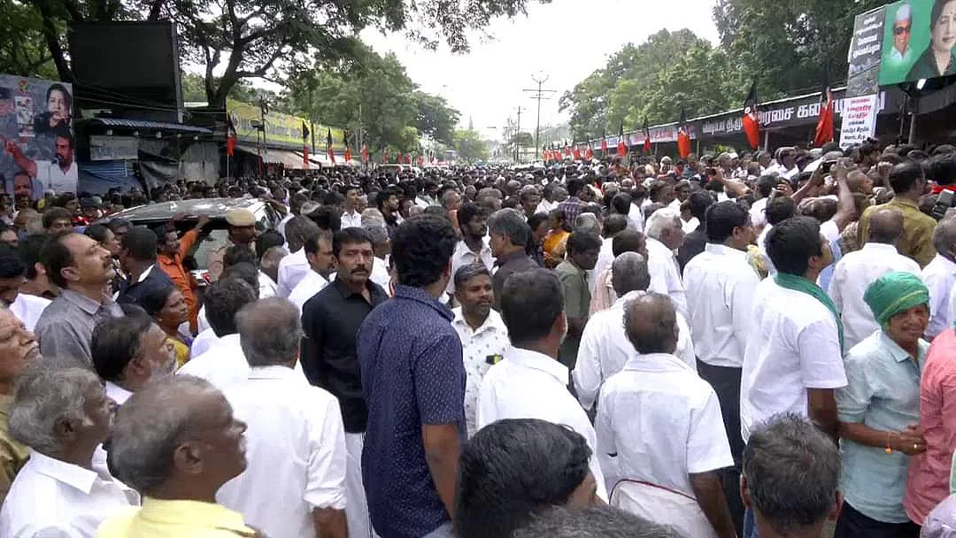 கோவை அதிமுக போராட்டம்