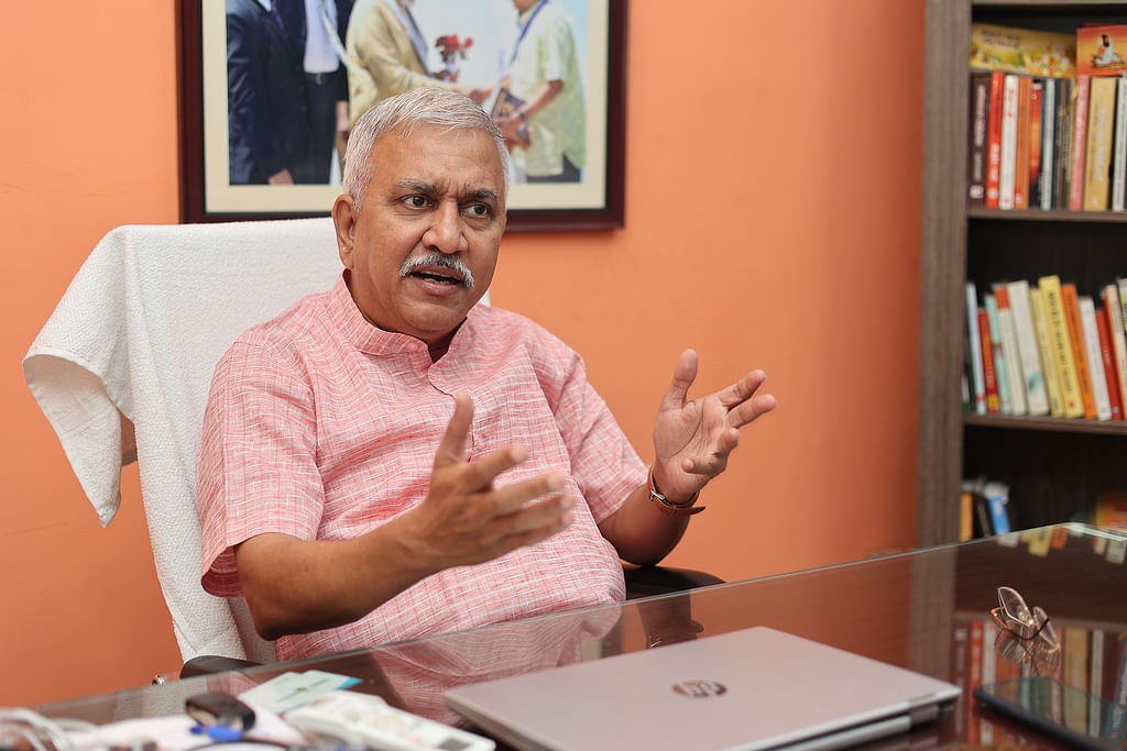 சூர்யாவும், டெய்சியும் அக்கா, தம்பி போலத்தான் பேசிக்கொண்டனர்!
