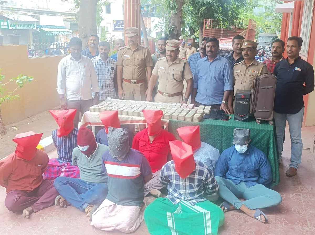 போலீஸ் உதவி கமிஷனர் வீரகுமார் மற்றும் போலீஸ் டீம்