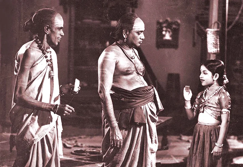 முதல் படம் `ராணி'யில்...