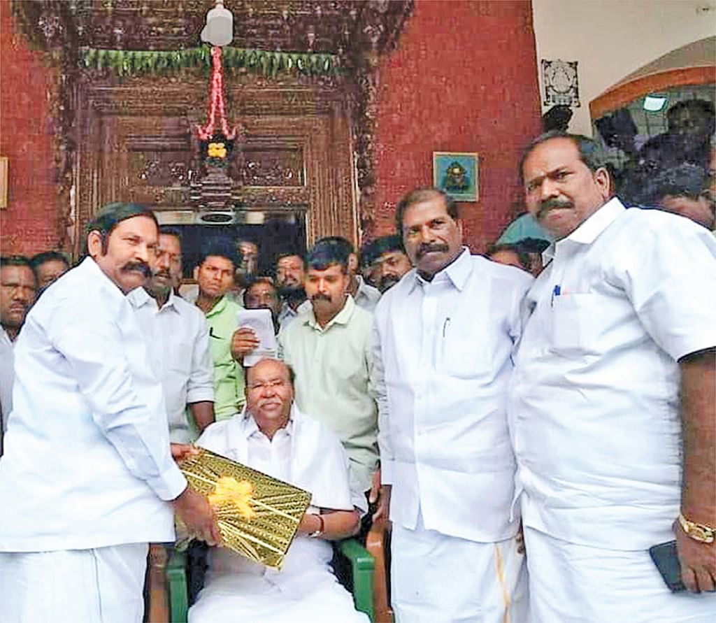 கரைவேட்டி மாற்றும் புள்ளிகள்... ஸ்கெட்ச் போடும் கட்சிகள்!