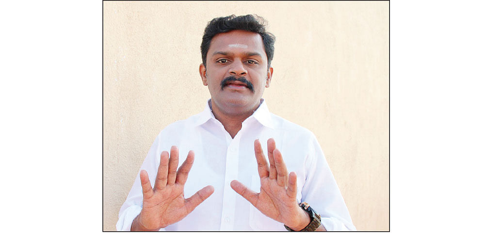 “அ.தி.மு.க-வில், நாட்டாமை செய்ய சீமானை நாங்கள் அழைக்கவில்லை!”