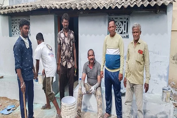 களப்பணியாற்றும் தன்னார்வக் குழுவினர்