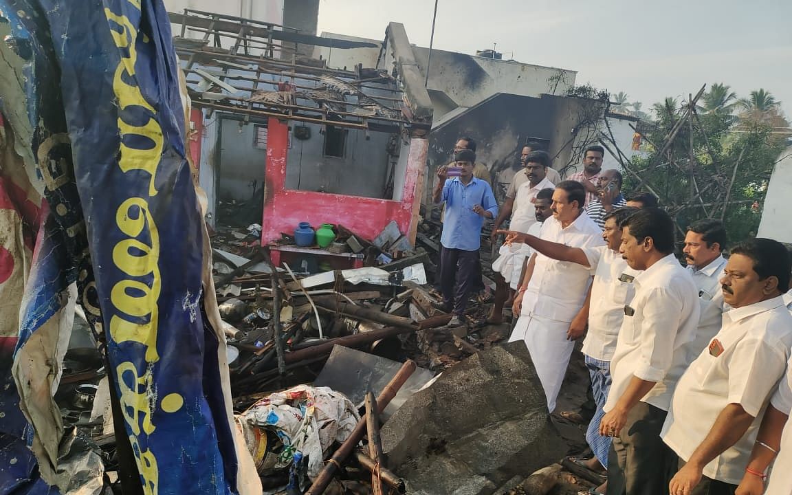 `புத்தாண்டுக்காக அதிகமாக வெடிபொருள்கள் வைத்திருந்தார்’ - நாமக்கல் வெடி விபத்தில் நடந்தது என்ன?!