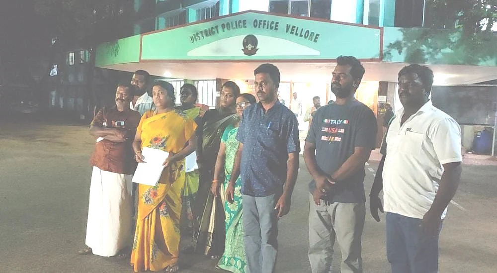 புகாரளித்த குடும்பத்தினர்