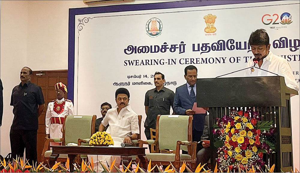 மிஸ்டர் கழுகு: எடப்பாடி - பன்னீரின் போட்டிக்குப் போட்டி கிறிஸ்துமஸ் விழா!