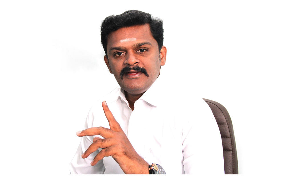 “அ.தி.மு.க-வில், நாட்டாமை செய்ய சீமானை நாங்கள் அழைக்கவில்லை!”