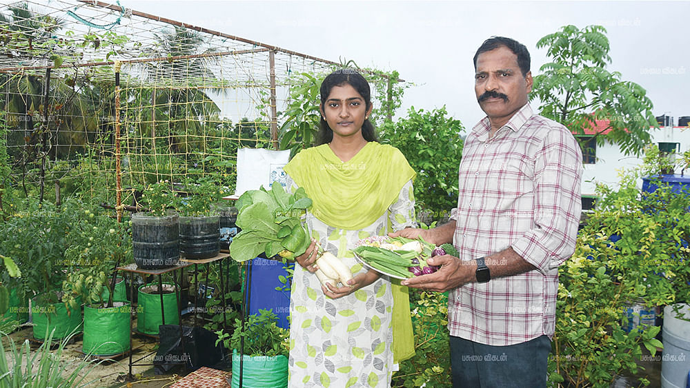 மகளுடன் மாடித்தோட்டத்தில் ராஜராஜ சந்திரமோகன்