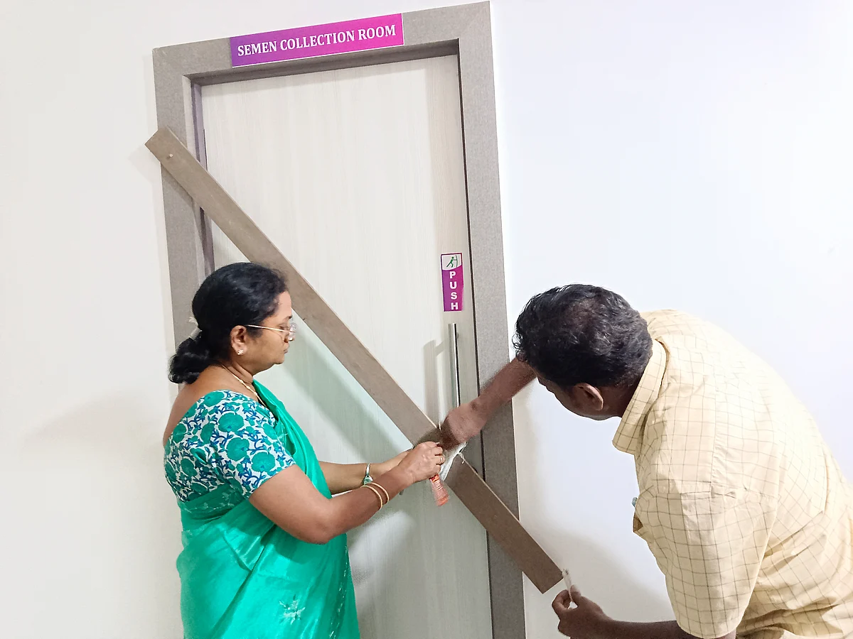 ஸ்கேன் இயந்திரம் வைக்கப்பட்டிருந்த
அறைக்கும் சீல்