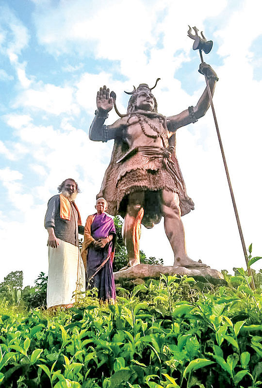 பஜாஜ் ஸ்கூட்டரில்… பில்லியன் சீட்டில் அம்மாவுடன்…
இந்தியாவின் கடைசிக் கிராமம் வரை!