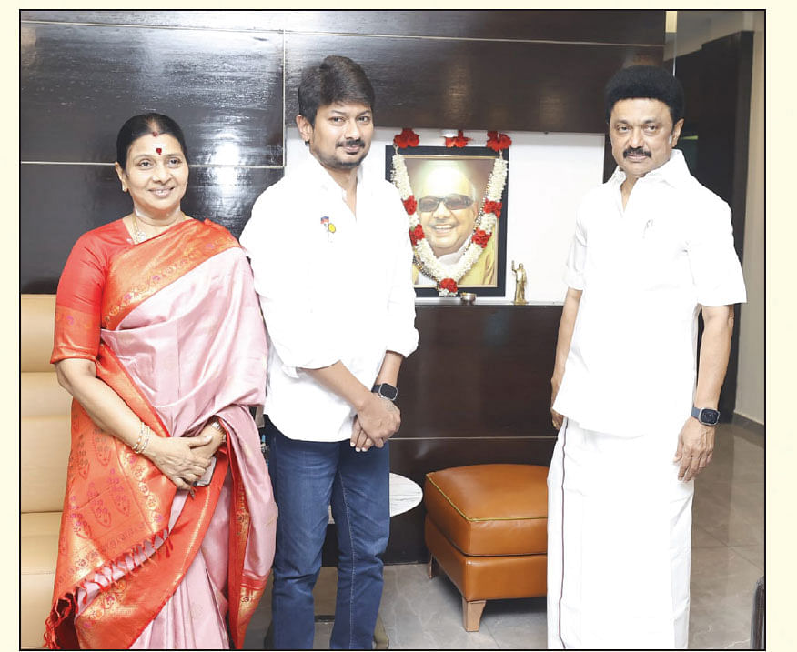 பட்டாபிஷேகம்! - அவசரம்... அதிருப்தி... சவால்...