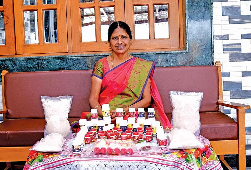 வீட்டிலிருந்தே பெருங்காயம் தயாரிப்பு... மாதம் ஒரு லட்சம் வருமானம்!