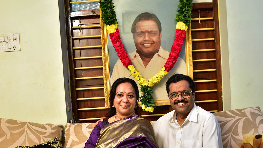 சிவசிதம்பரமும் அவரின் மனைவி சாந்தி மீனாட்சியும்