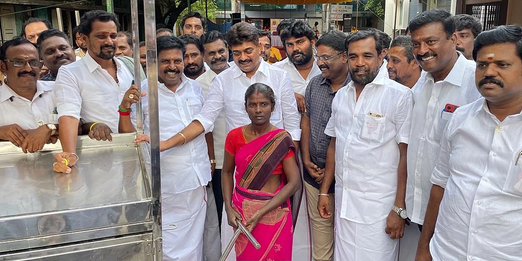 இலவச தள்ளுவண்டி வழங்கப்பட்டது