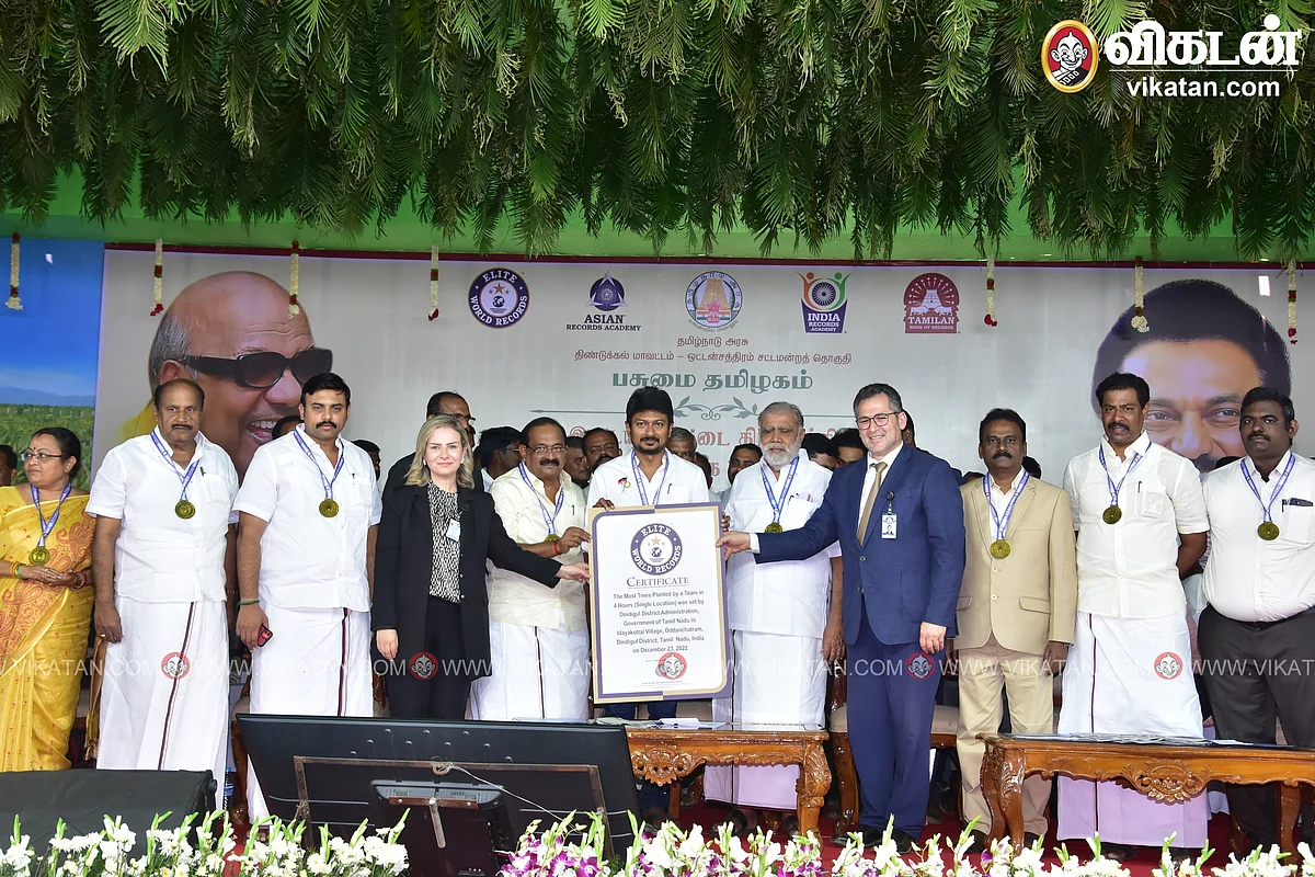 உலக சாதனை சான்றிதழுடன் உதயநிதி