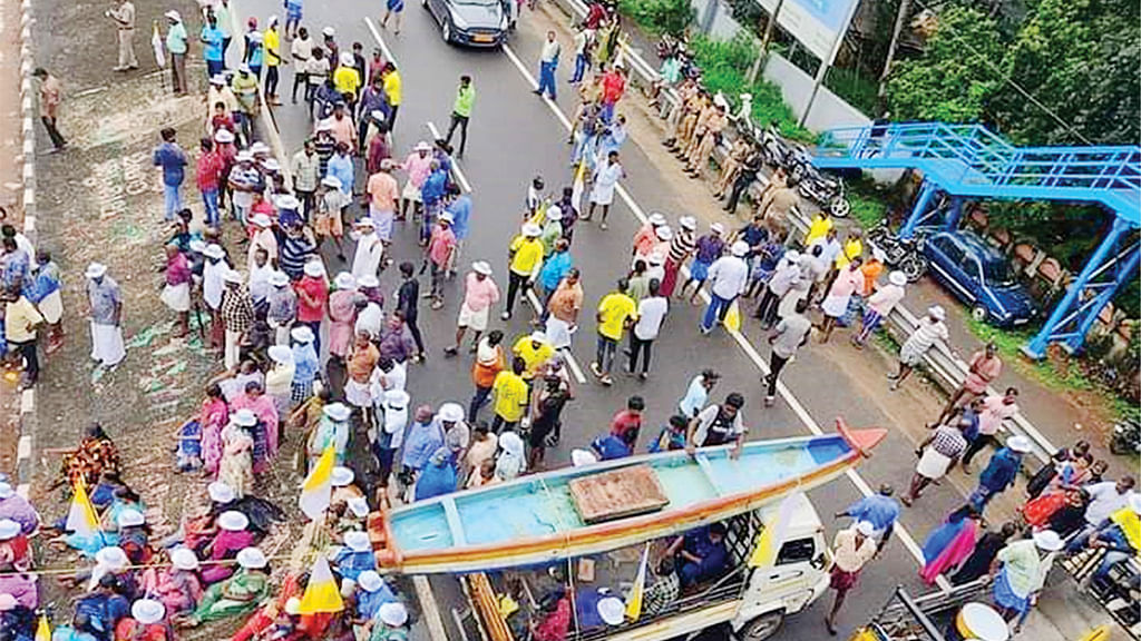 விழிஞ்ஞம் அதானி வர்த்தகத் துறைமுகம்