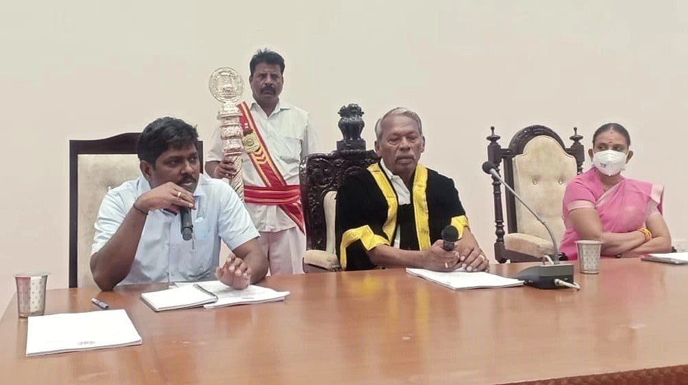 `சேலம் மாநகராட்சி துணை மேயர் நாற்காலியை மாற்ற வேண்டும்’ - மாமன்றத்தில் கூட்டணிக் கட்சிக்குள் குஸ்தி