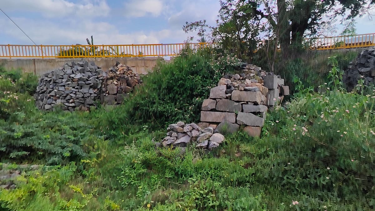 `திருவிழா, சிறப்பு வழிபாடு இல்லை; கற்களே எங்களுடைய குலதெய்வம்!' - சேலத்தில் ஒரு அதிசய வழிபாடு!