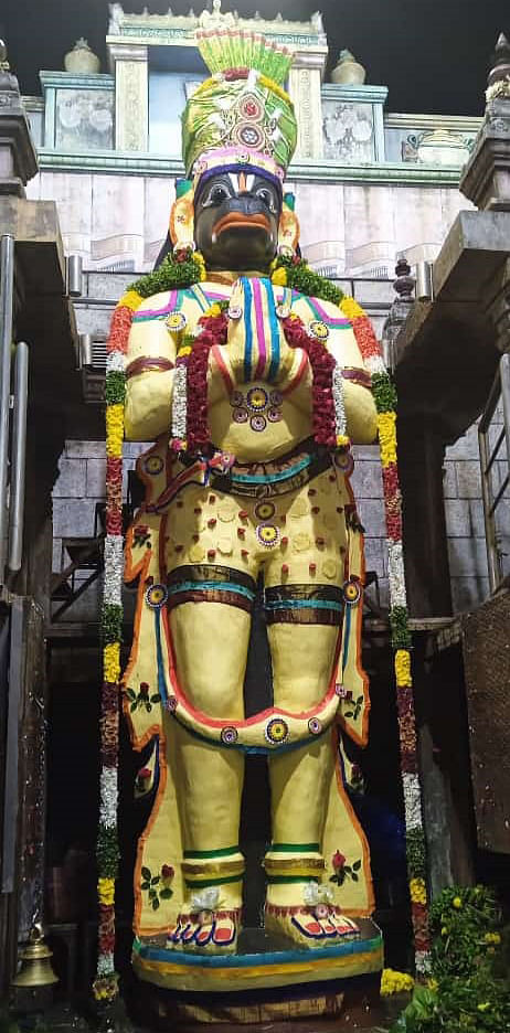 ஆஞ்சநேயருக்கு வெண்ணெய் அலங்காரம்