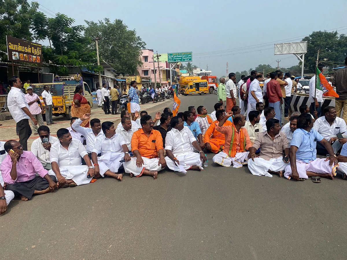 பா.ஜ.கவினர் சாலை மறியல் போராட்டம்
