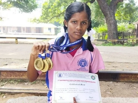 மாணவி சுபஸ்ரீ