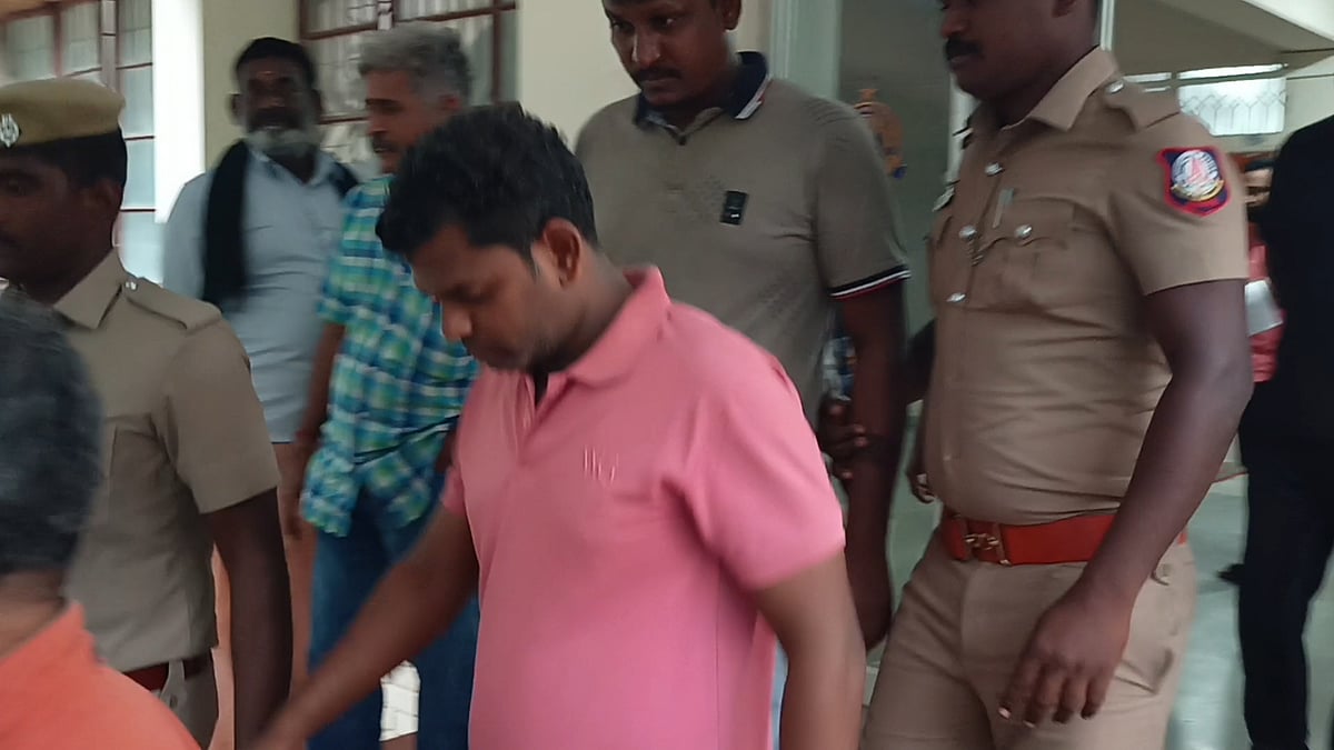 ராமேஸ்வரம் டு இலங்கை: ரூ.160 கோடி மதிப்பிலான `கஞ்சா' ஆயிலை கடத்த முயன்ற கும்பல் -  சிக்கியது எப்படி?