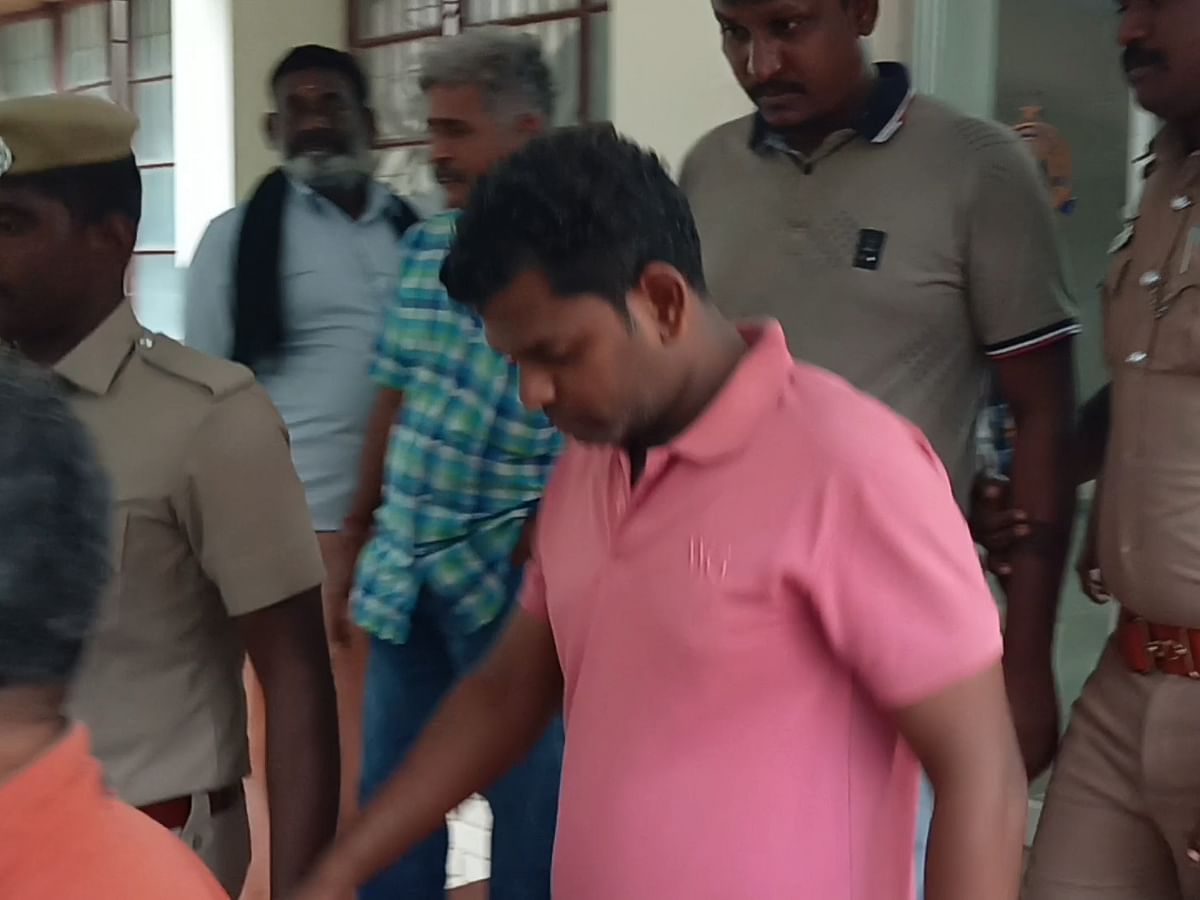 ராமேஸ்வரம் டு இலங்கை: ரூ.160 கோடி மதிப்பிலான `கஞ்சா' ஆயிலைக் கடத்த முயன்ற கும்பல்- சிக்கியது எப்படி?