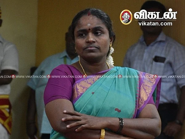 12-வது வார்டு கவுன்சிலர் கோகுலவாணி