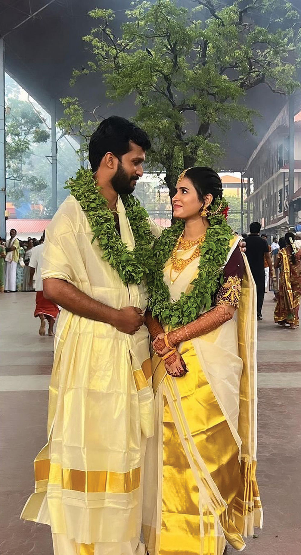 மால டும் டும் மஞ்சர டும் டும் மாத்து அடிக்க மங்கள டும் டும்
