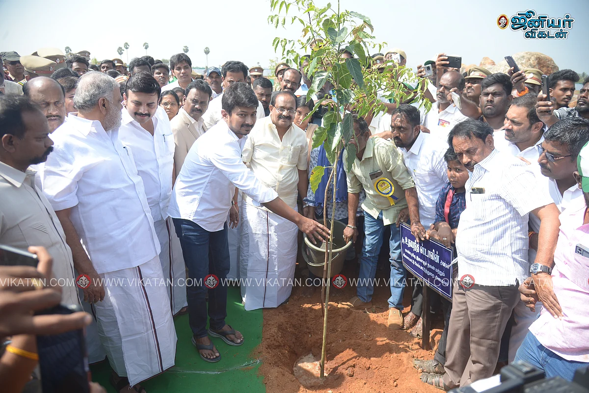 மரக்கன்று நட்ட உதயநிதி ஸ்டாலின்