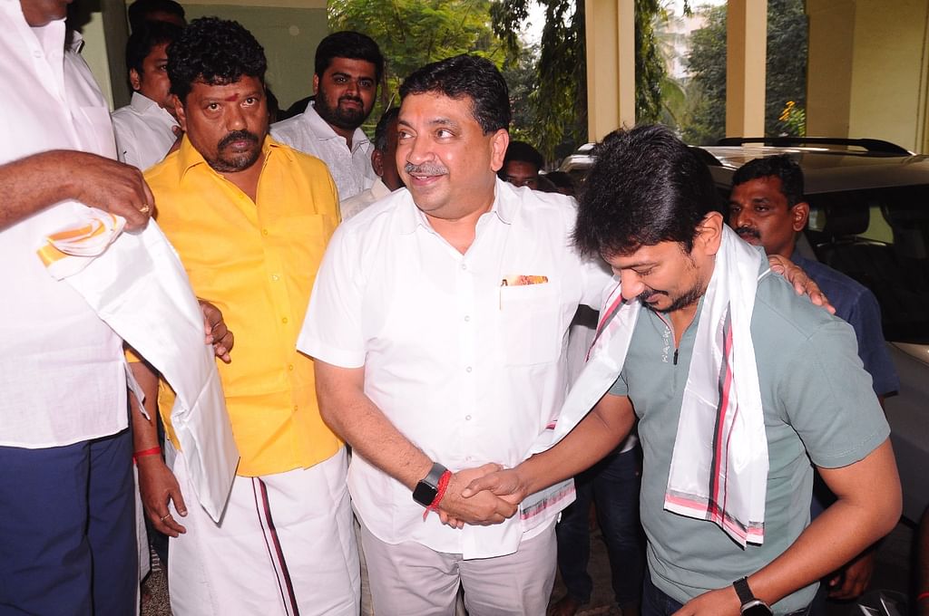 வீட்டுக்கு அழைத்து மரியாதை செய்த பி.டி.ஆர்