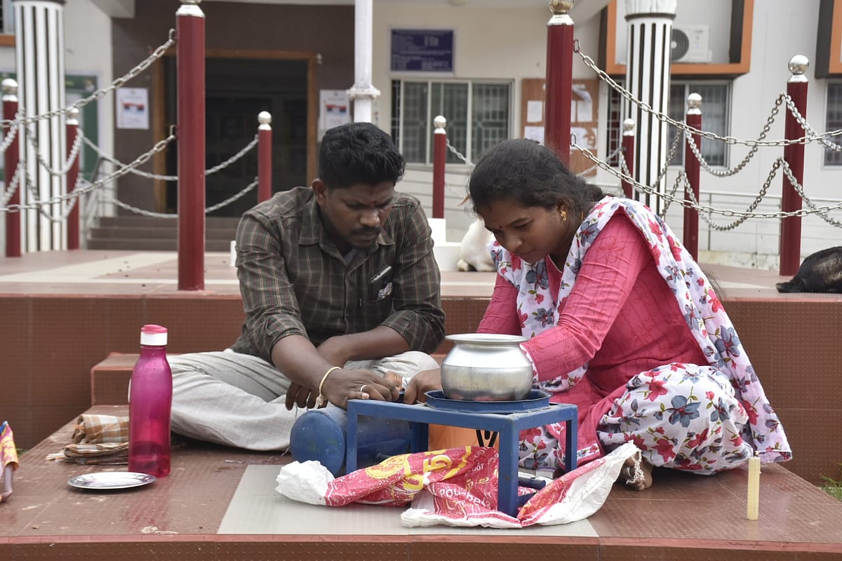 ``எங்கள ஊரைவிட்டு ஒதுக்கி மூணு வருஷமாச்சு, ஆனா..!