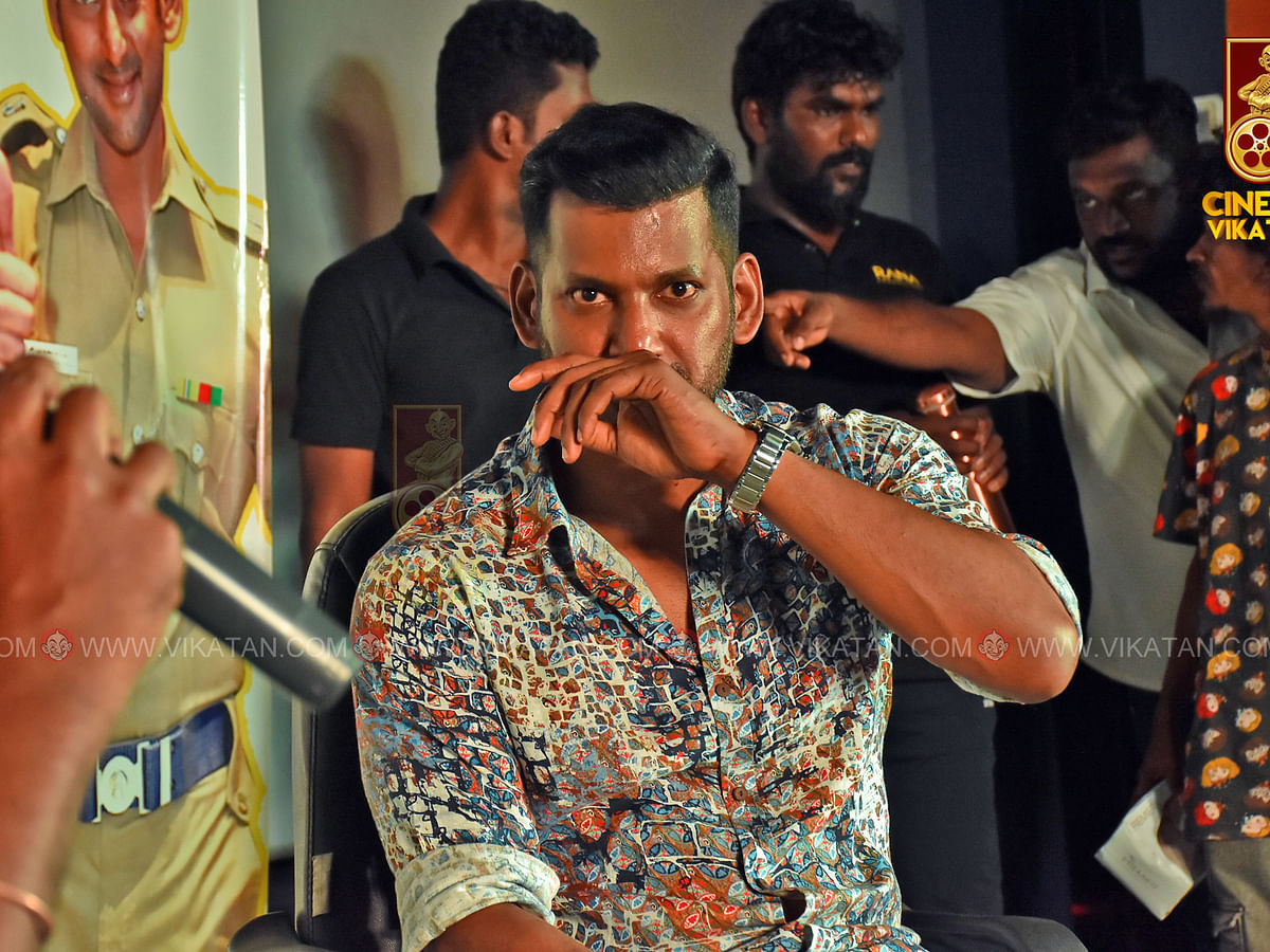 மதுரை: லத்தி திரைப்பட நிகழ்ச்சியில் ரசிகர்களுடன் நடிகர் விஷால்! |Photo Album