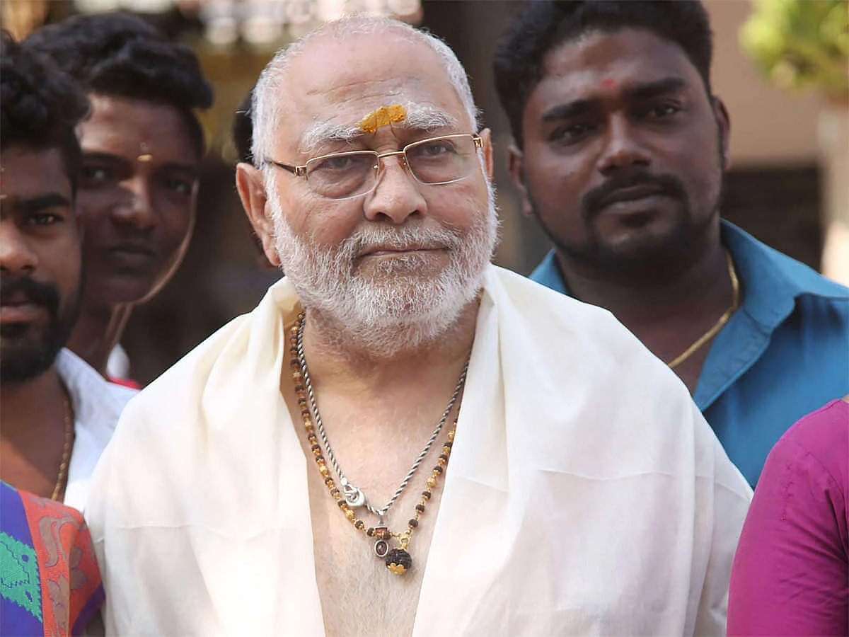 பிரகலாத் மோடி.