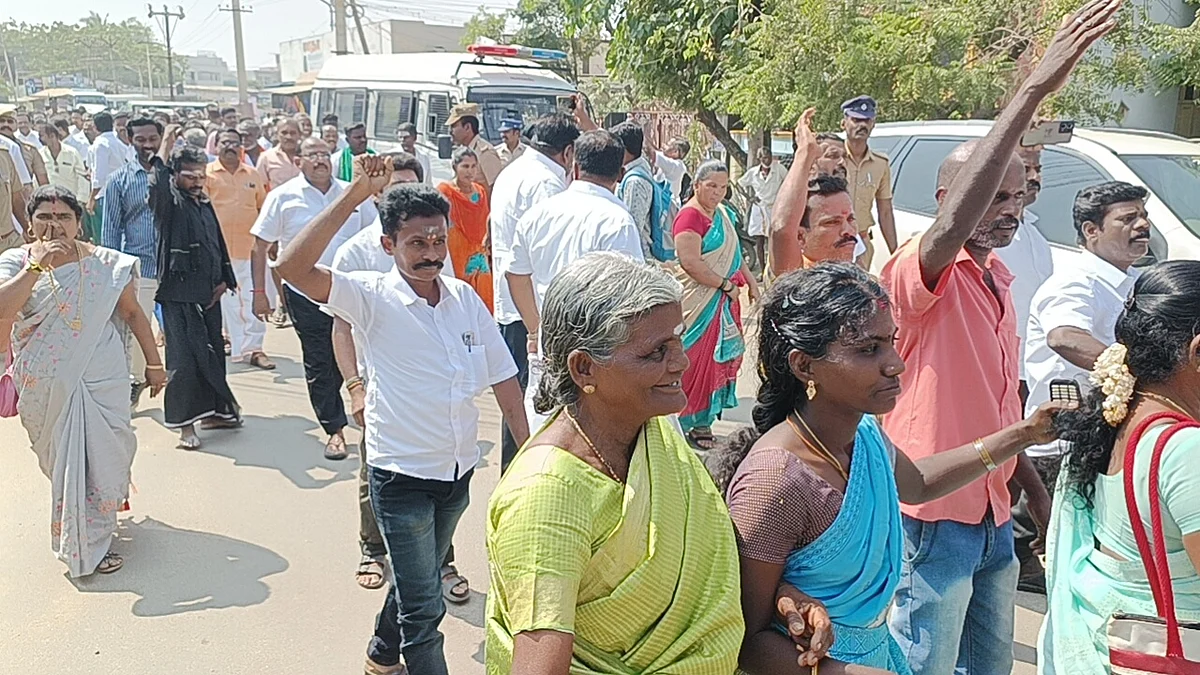 ஆர்ப்பாட்டத்தில் பா.ஜ.க-வினர்