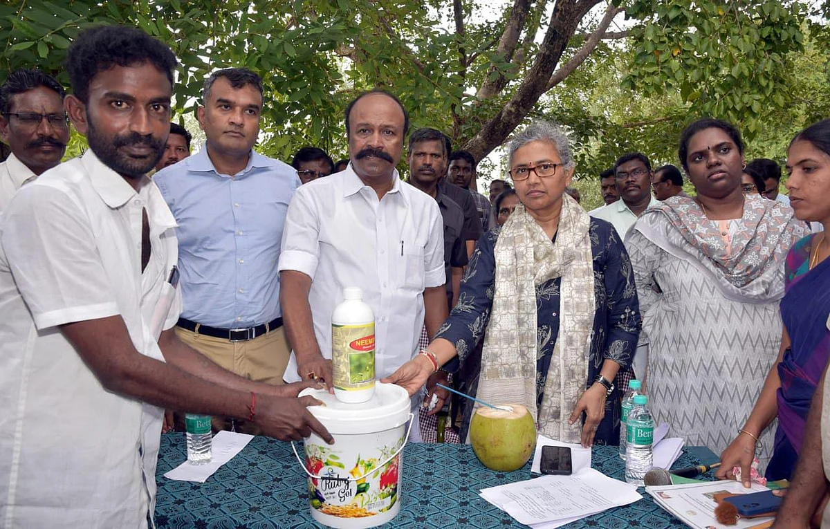 விவசாயிகளுக்கு வேளாண் இடுபொருள்கள் வழங்கல்