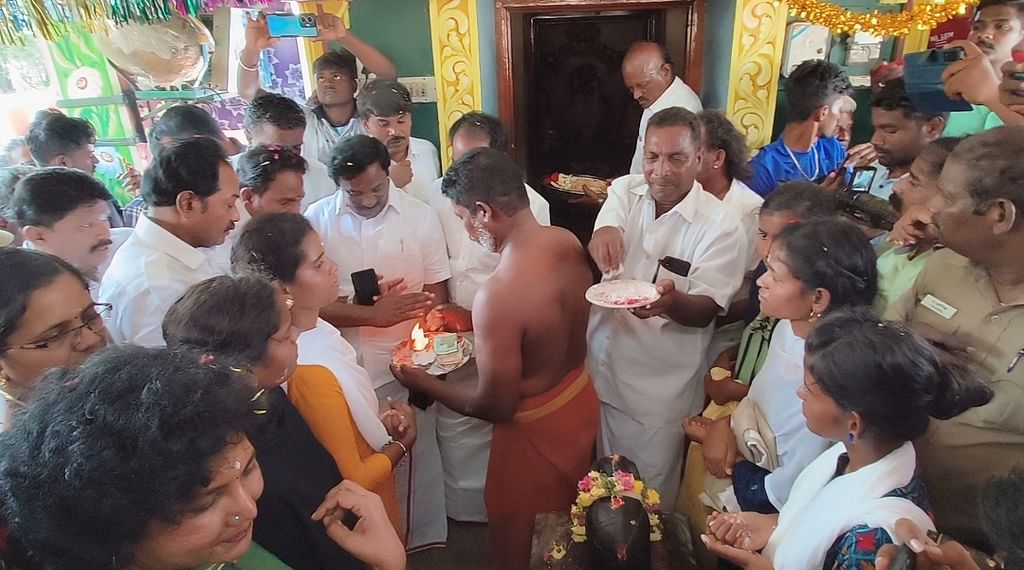 "இப்பதான் சுதந்திரம் கெடச்ச மாதிரி இருக்கு!"- சமத்துவப் பொங்கல்வைத்து நெகிழ்ந்த பட்டியல் சமூக மக்கள்