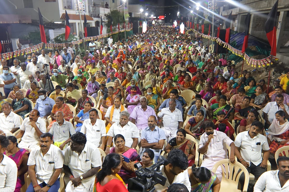 தி.மு.க பொதுக்கூட்டத்தில் கலந்துகொண்டவர்கள்