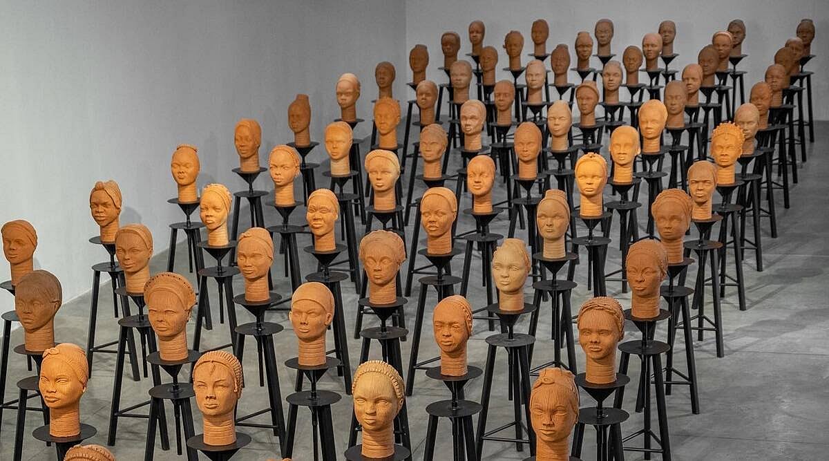 காணாமல் போன 108 மாணவிகள்... டெரகோட்டா முகச்சிற்பங்களை வடிவமைத்து நினைவுகூர்ந்த கலைஞர்!