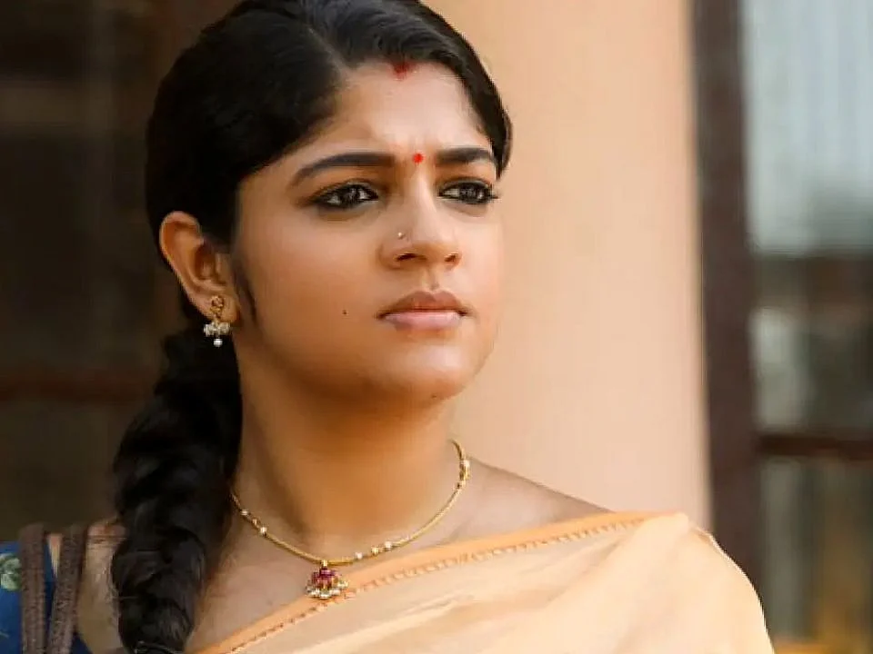 அபர்ணா பாலமுரளி