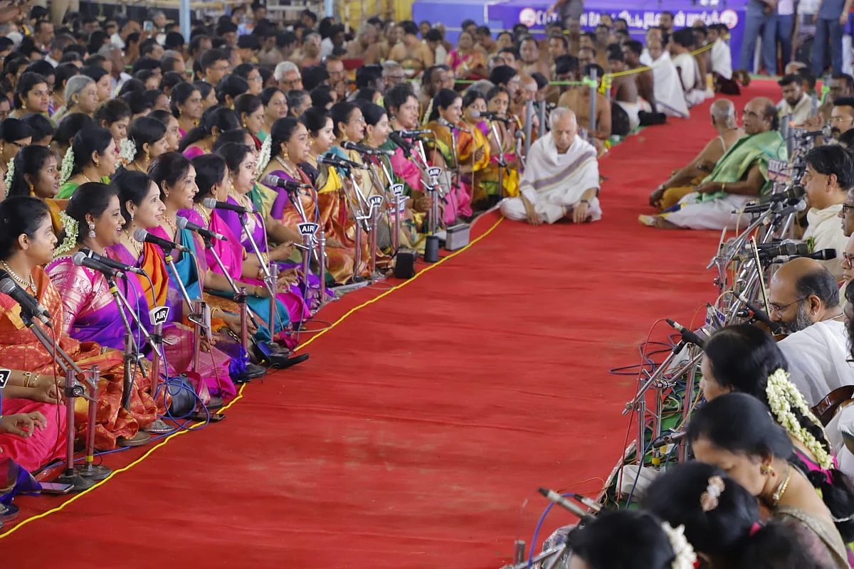 பஞ்சரத்தின கீர்த்தனை பாடும் இசை கலைஞர்கள்