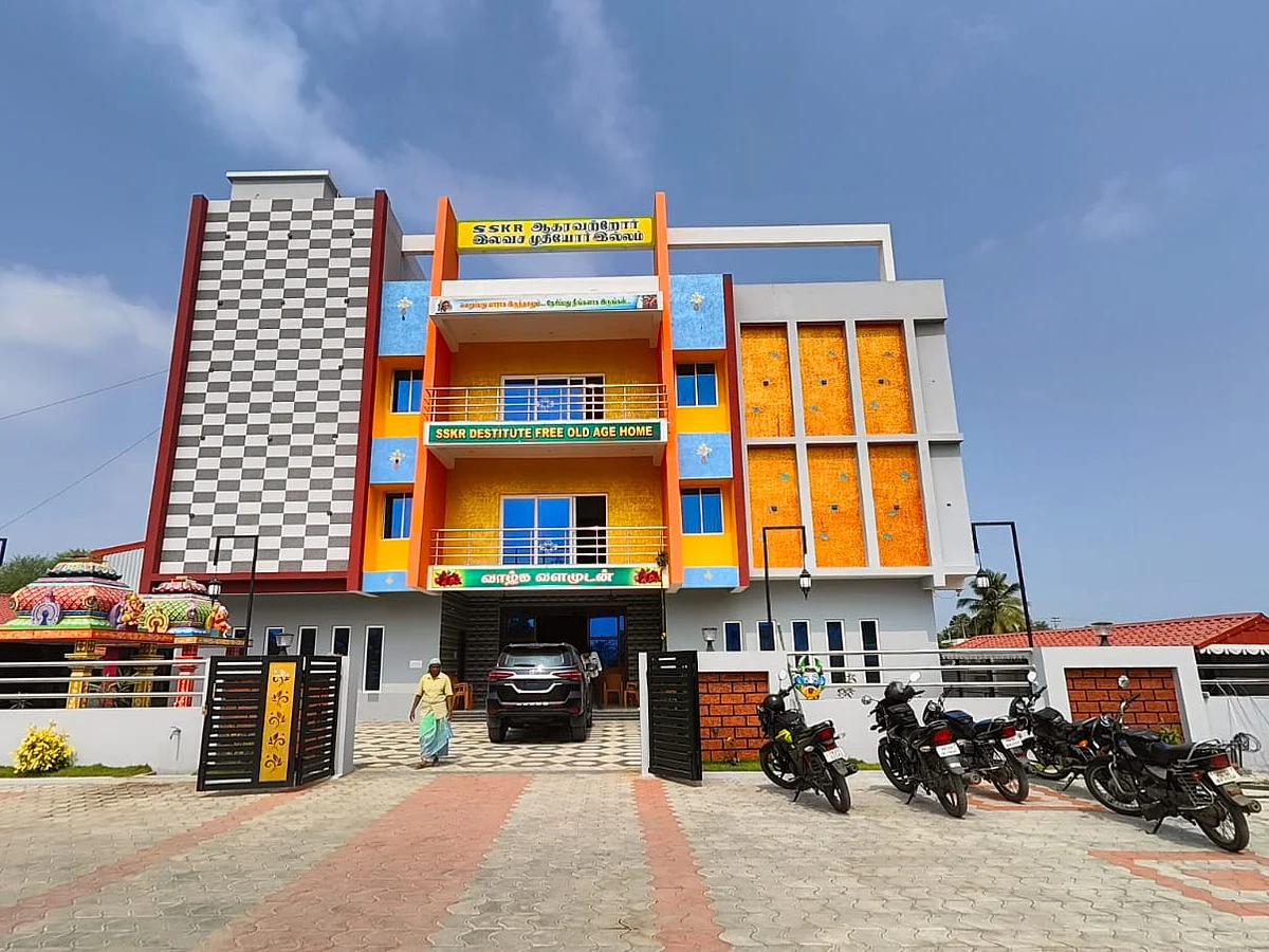 ஸ்டார் ஹோட்டல் வசதிகளுடன் ஆதரவற்றோர் மற்றும் முதியோர்களுக்கான இலவச இல்லம்; எங்கு தெரியுமா?!