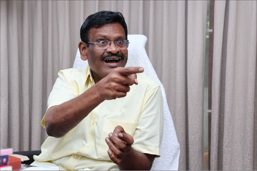 மிஸ்டர் கழுகு: “கடும் பின்விளைவுகளைச் சந்திக்க நேரிடும்...” - கல்வீச்சு அமைச்சரை
எச்சரித்த தலைமை!