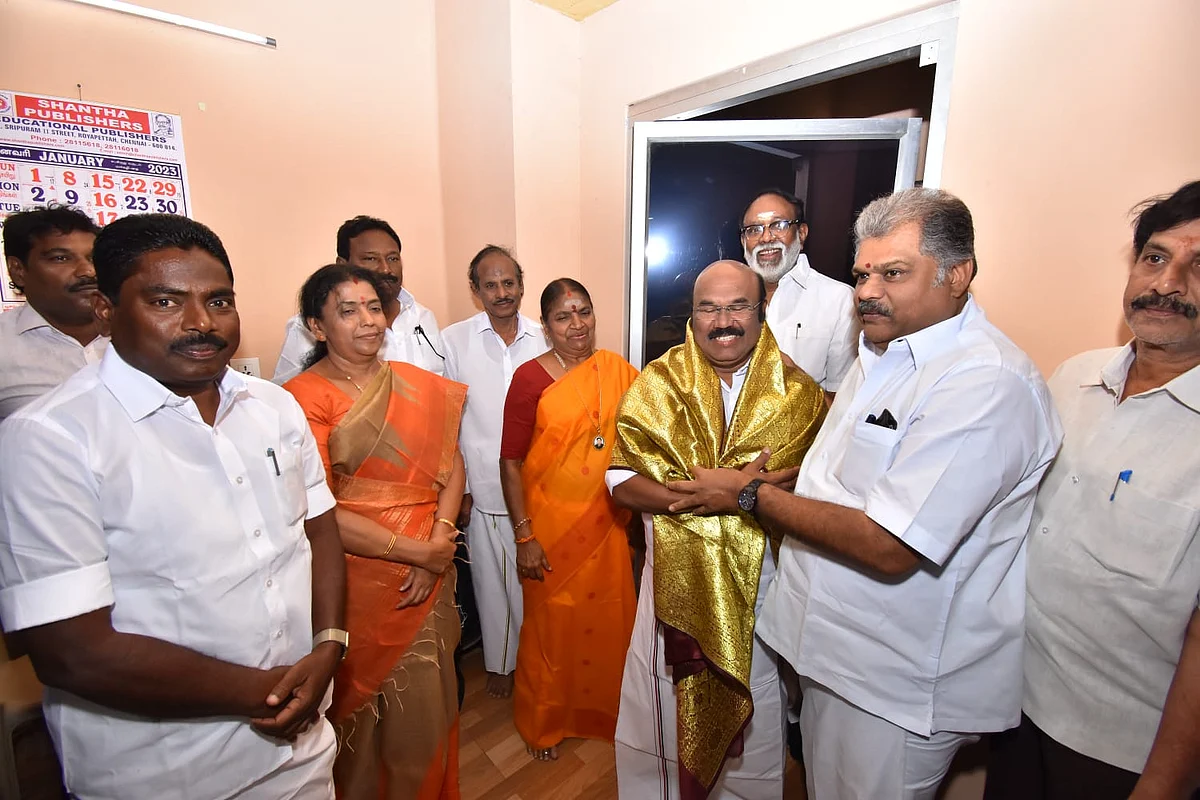 ஜெயக்குமார் - ஜி.கே.வாசன்