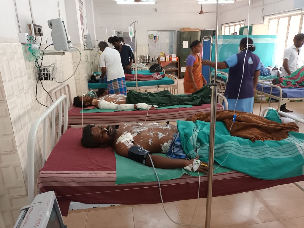 மருத்துவமனையில் சிகிச்சையில் இருப்பவர்கள்
