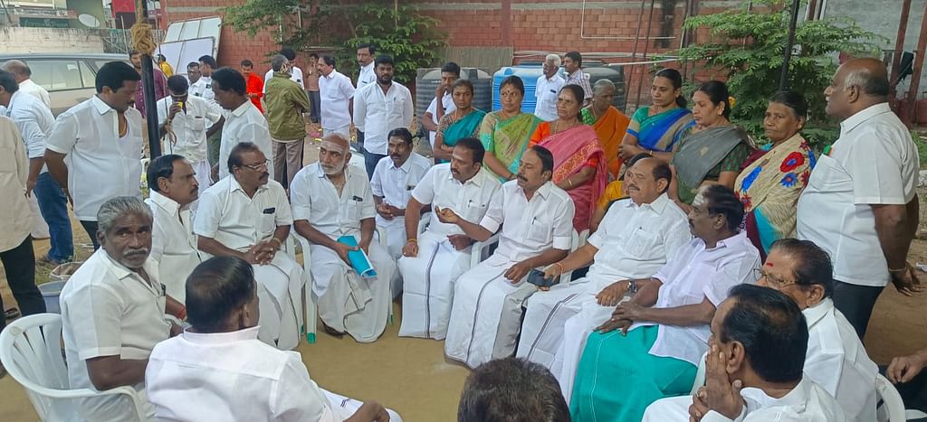 நிர்வாகிகளுடன் ஆலோசனை