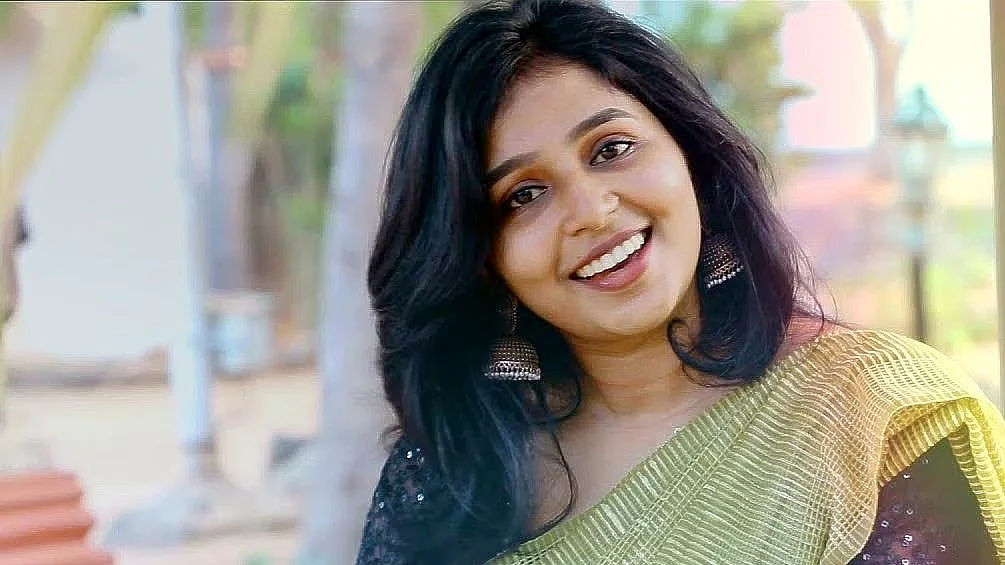 சித்த மருத்துவர் ஷர்மிகா சரண்